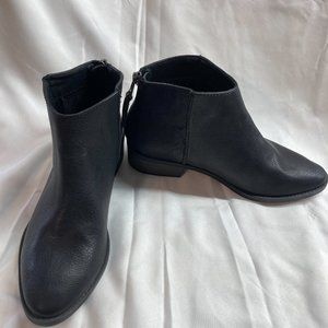 NEW Women's Fashion Ankle Booties Size 6 Black Rear Zip.